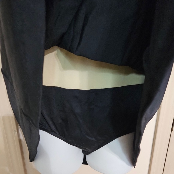 #182 Maxine- Black n White Printed Swim Dress- Size: 18 - Picture 6 of 8